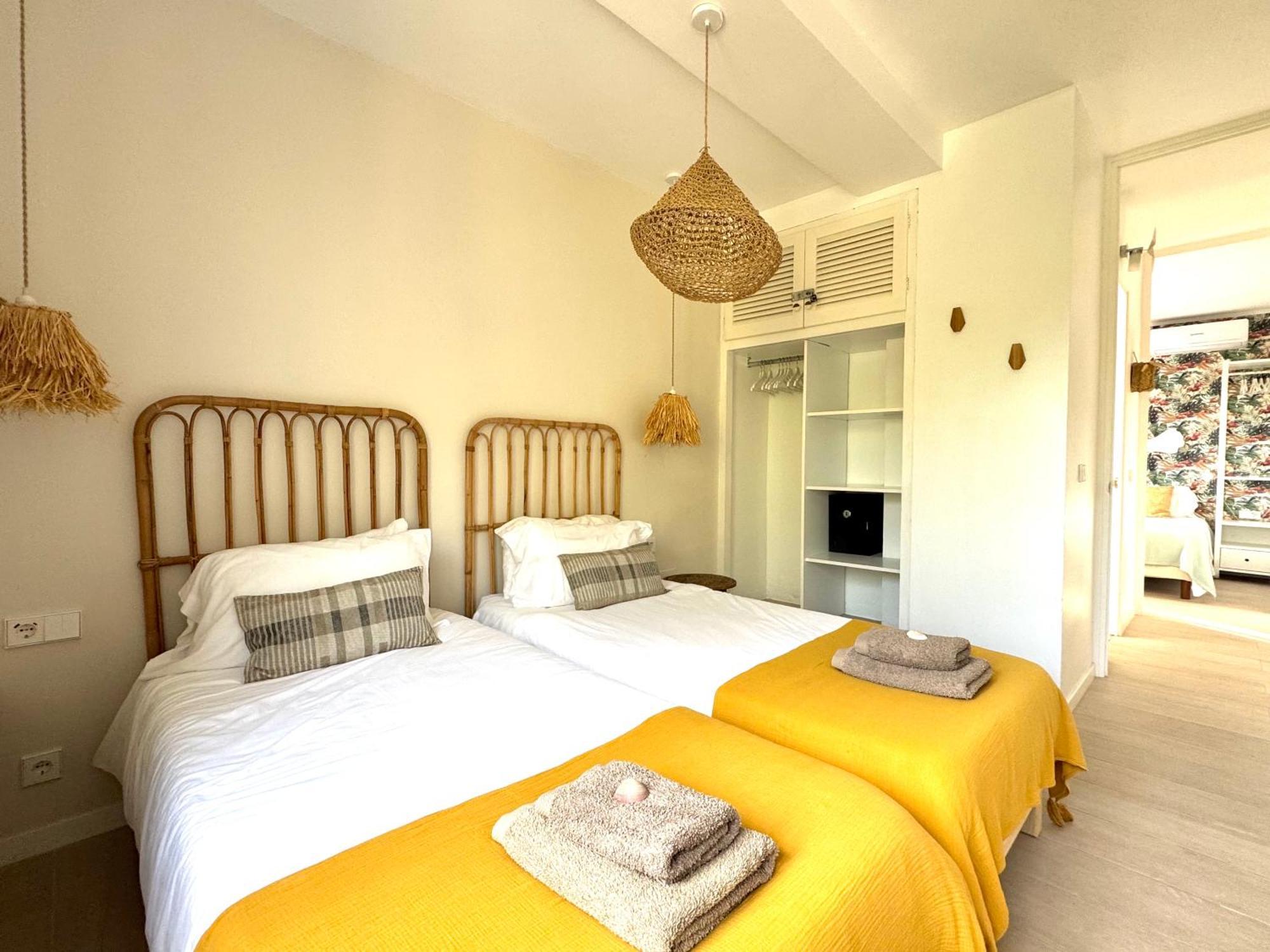 Appartement Nobe Es Pujols Proche Plage, Vue Mer Bagian luar foto